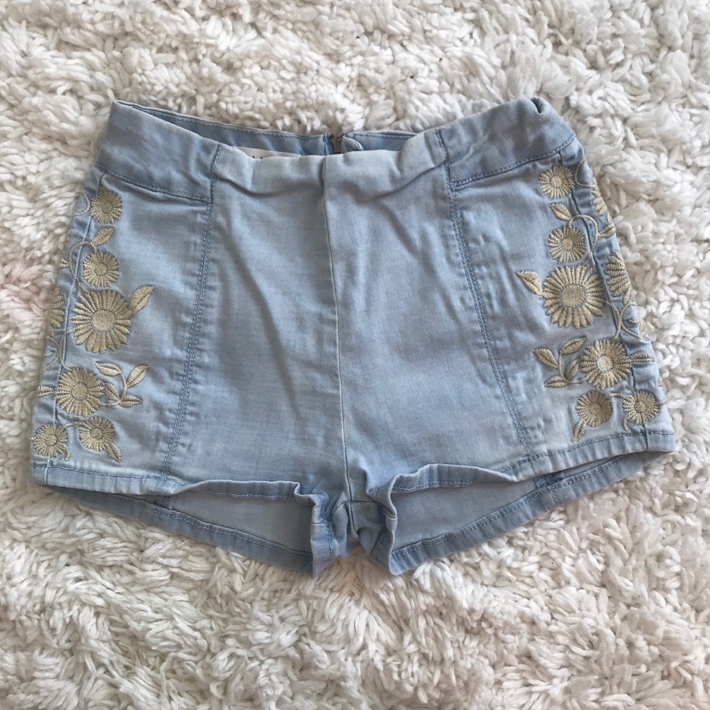Flower embroidered denim shorts
